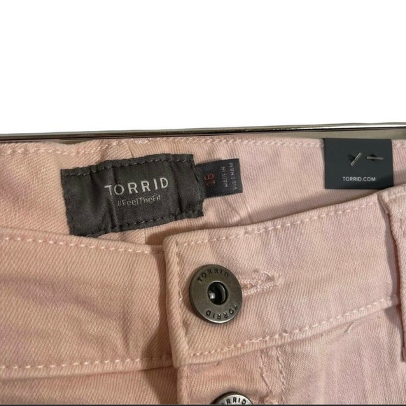 NWT Torrid High Rise Midi Short Button Fly Vintage Stretch Pearl Pink Size 14 - Picture 5 of 6